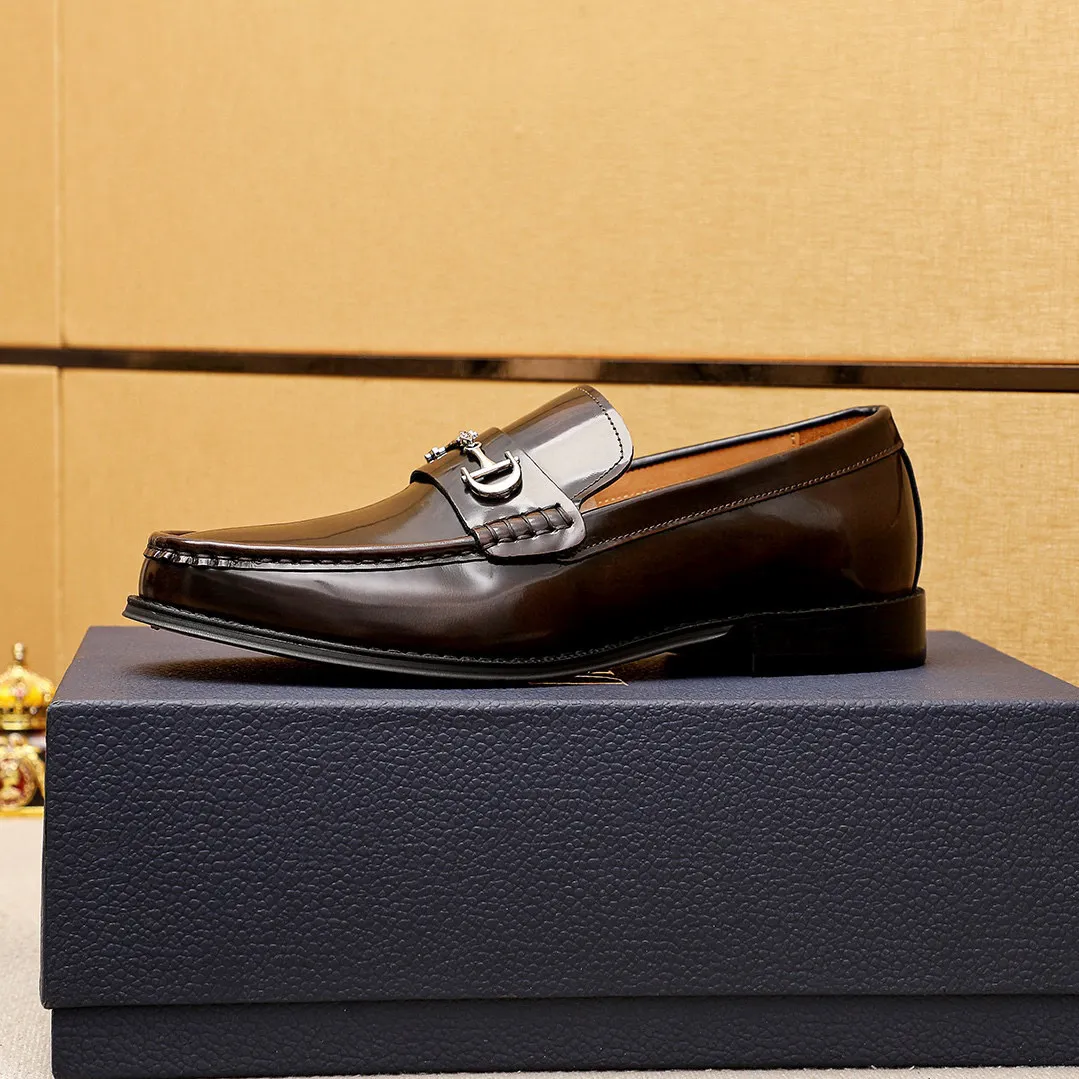 Men's shoes 💰480 💐 Product trademark: Dior "Dior" casual leather shoes Regular size: 39-44 (45🉑️customized) Product materials: Selected Italian imported first-layer open-edge beaded cowhide leather upper + luxury hardware buckle, imported water-dyed 🐂 cowhide lining. Strong three-dimensional visual effect, original outsole color: 1⃣️color optional